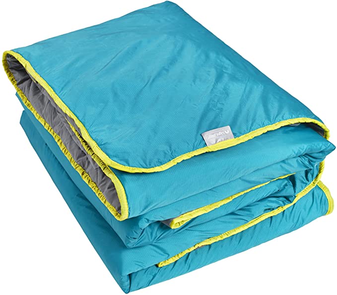 5 Best Blankets for Camping - Crazy Camping Girl