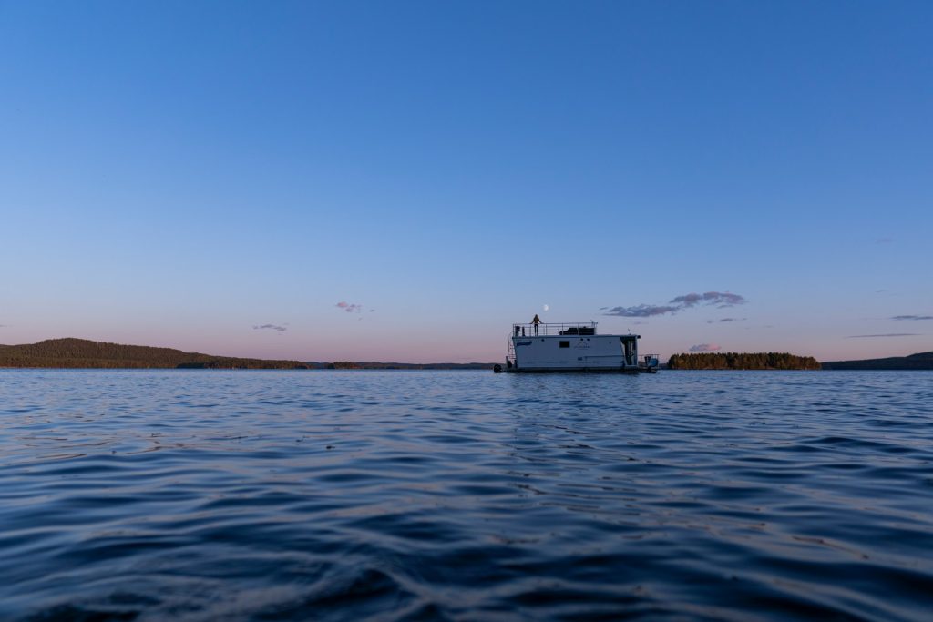 Best Places to Kayak in Seattle Lake Union houseboat