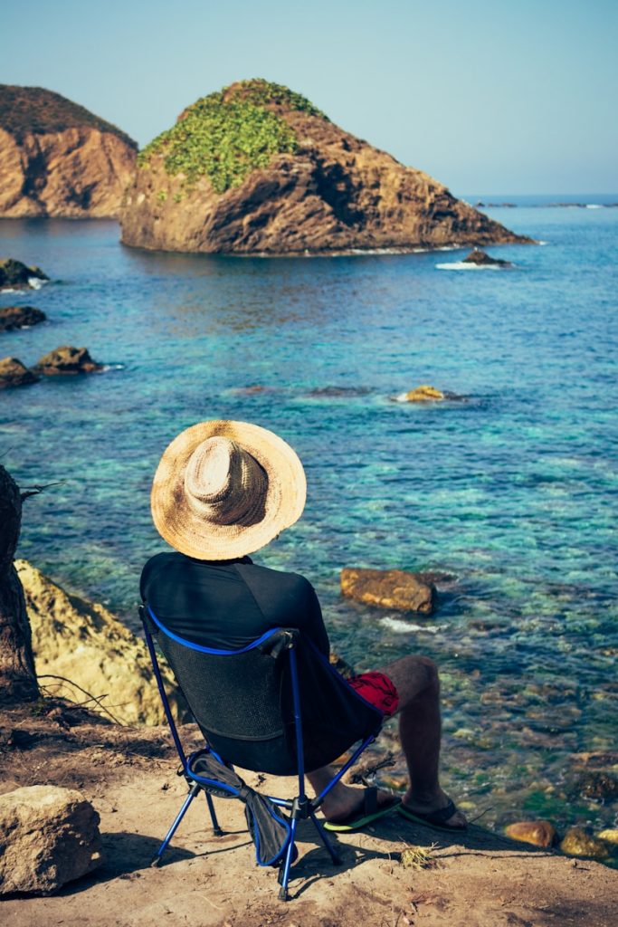 wear a hat, sandals and lightweight clothing